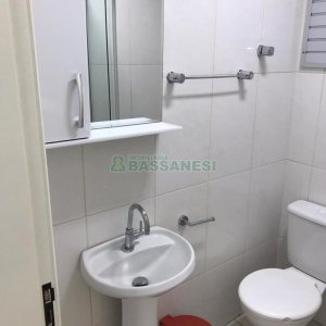 Kitinete Mobiliado com 35m², 1 dormitório, no bairro Centro em Caxias do Sul para Alugar