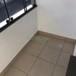 Kitinete Mobiliado com 35m², 1 dormitório, no bairro Centro em Caxias do Sul para Alugar