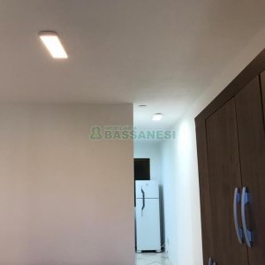 Kitinete Mobiliado com 35m², 1 dormitório, no bairro Centro em Caxias do Sul para Alugar