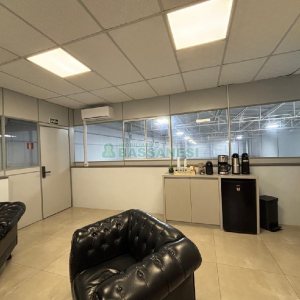 Pavilhão com 500m², no bairro Mariland em Caxias do Sul para Alugar