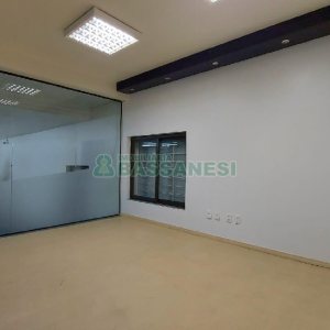 Pavilhão com 640m², no bairro Santa Catarina em Caxias do Sul para Alugar