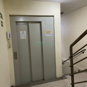 Kitinete com 21m², 1 dormitório, no bairro Centro em Caxias do Sul para Comprar