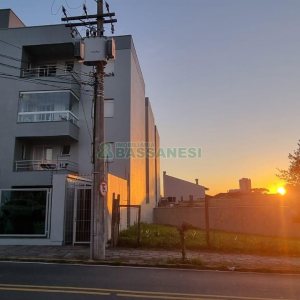 Apto Mobiliado com 37m², 1 dormitório, 1 vaga, no bairro Petrópolis em Caxias do Sul para Comprar