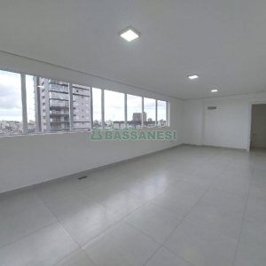 Sala com 41m², no bairro Panazzolo em Caxias do Sul para Alugar ou Comprar