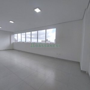 Sala com 41m², no bairro Panazzolo em Caxias do Sul para Alugar ou Comprar