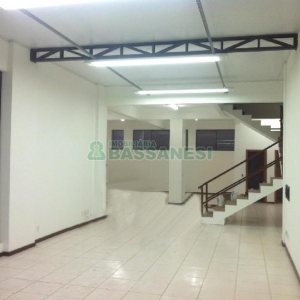 Loja com 137m², no bairro São Pelegrino em Caxias do Sul para Alugar