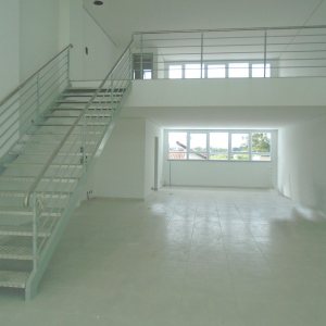 Loja com 180m², 2 vagas, no bairro Jardim América em Caxias do Sul para Comprar