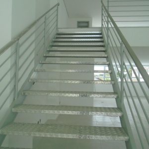 Loja com 180m², 2 vagas, no bairro Jardim América em Caxias do Sul para Comprar