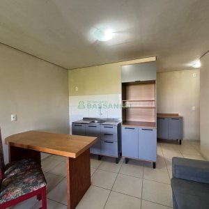 Kitinete Mobiliado com 34m², 1 dormitório, 1 vaga, no bairro Petrópolis em Caxias do Sul para Alugar