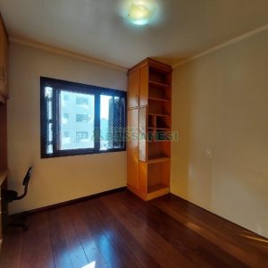 Apto Mobiliado com 112m², 4 dormitórios, 2 vagas, no bairro Lourdes em Caxias do Sul para Alugar