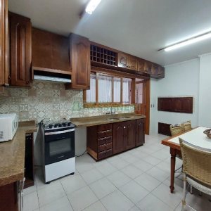 Apto Mobiliado com 112m², 4 dormitórios, 2 vagas, no bairro Lourdes em Caxias do Sul para Alugar