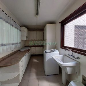 Apto Mobiliado com 112m², 4 dormitórios, 2 vagas, no bairro Lourdes em Caxias do Sul para Alugar