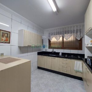 Apto Mobiliado com 80m², 2 dormitórios, 1 vaga, no bairro Madureira em Caxias do Sul para Comprar