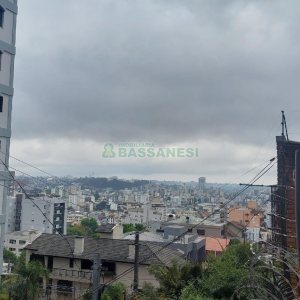Apto Mobiliado com 80m², 2 dormitórios, 1 vaga, no bairro Madureira em Caxias do Sul para Comprar