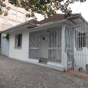 Casa Comercial com 242m², 4 dormitórios, 1 vaga, no bairro Centro em Caxias do Sul para Comprar