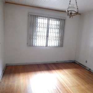 Casa Comercial com 242m², 4 dormitórios, 1 vaga, no bairro Centro em Caxias do Sul para Comprar