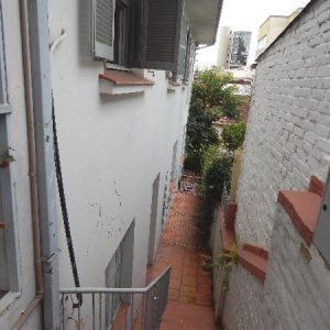 Casa Comercial com 242m², 4 dormitórios, 1 vaga, no bairro Centro em Caxias do Sul para Comprar