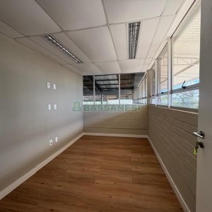 Pavilhão com 3000m², no bairro Cidade Nova em Caxias do Sul para Alugar