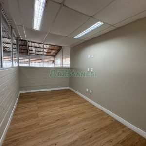 Pavilhão com 3000m², no bairro Cidade Nova em Caxias do Sul para Alugar