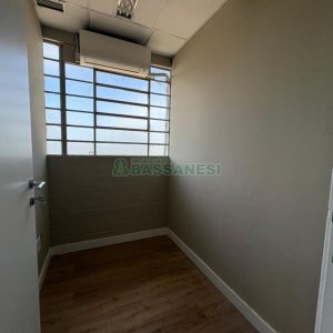 Pavilhão com 3000m², no bairro Cidade Nova em Caxias do Sul para Alugar