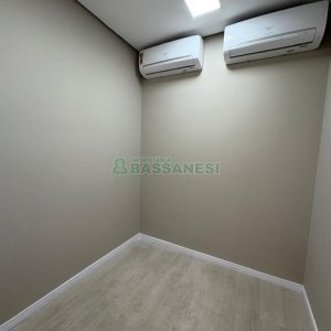 Pavilhão com 3000m², no bairro Cidade Nova em Caxias do Sul para Alugar