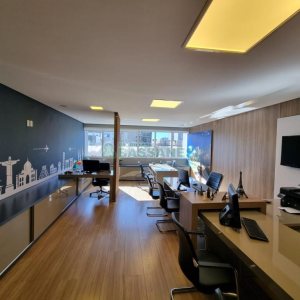 Sala com 63m², 2 vagas, no bairro São Pelegrino em Caxias do Sul para Comprar