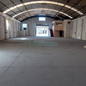 Pavilhão com 450m², no bairro Santa Catarina em Caxias do Sul para Alugar