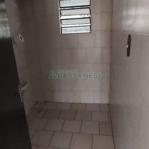 Pavilhão com 450m², no bairro Santa Catarina em Caxias do Sul para Alugar