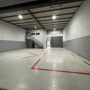 Pavilhão com 400m², no bairro Sagrada Família em Caxias do Sul para Alugar