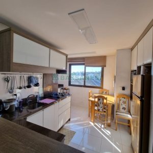 Apartamento com 70m², 2 dormitórios, 1 vaga, no bairro Vinhedos em Caxias do Sul para Comprar