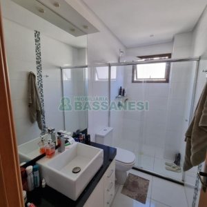 Apartamento com 70m², 2 dormitórios, 1 vaga, no bairro Vinhedos em Caxias do Sul para Comprar