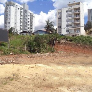 Terreno com 372m², no bairro Cinqüentenário em Caxias do Sul para Alugar