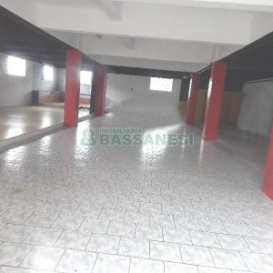 Loja com 300m², no bairro Sagrada Família em Caxias do Sul para Alugar