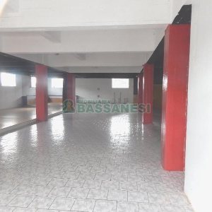 Loja com 300m², no bairro Sagrada Família em Caxias do Sul para Alugar