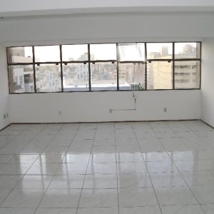 Sala com 60m², no bairro Centro em Caxias do Sul para Comprar