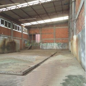 Pavilhão com 873m², no bairro Santa Fé em Caxias do Sul para Alugar