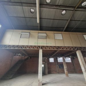 Pavilhão com 873m², no bairro Santa Fé em Caxias do Sul para Alugar