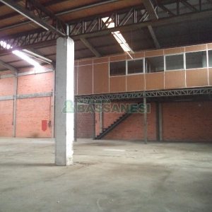 Pavilhão com 873m², no bairro Santa Fé em Caxias do Sul para Alugar