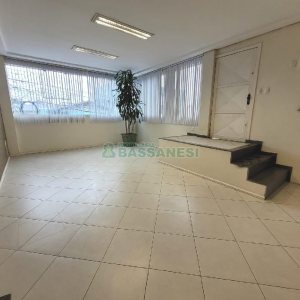 Predio com 400m², 2 vagas, no bairro Santa Catarina em Caxias do Sul para Alugar