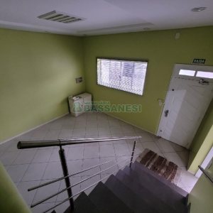 Predio com 400m², 2 vagas, no bairro Santa Catarina em Caxias do Sul para Alugar