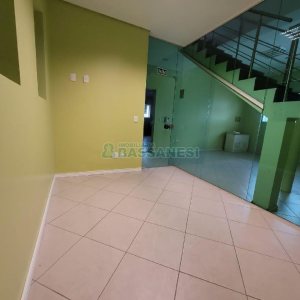 Predio com 400m², 2 vagas, no bairro Santa Catarina em Caxias do Sul para Alugar