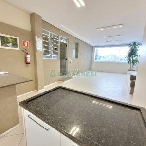 Predio com 400m², 2 vagas, no bairro Santa Catarina em Caxias do Sul para Alugar