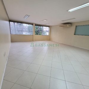 Predio com 400m², 2 vagas, no bairro Santa Catarina em Caxias do Sul para Alugar