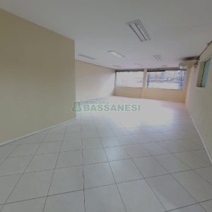 Predio com 400m², 2 vagas, no bairro Santa Catarina em Caxias do Sul para Alugar