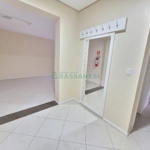 Predio com 400m², 2 vagas, no bairro Santa Catarina em Caxias do Sul para Alugar