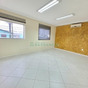 Predio com 400m², 2 vagas, no bairro Santa Catarina em Caxias do Sul para Alugar