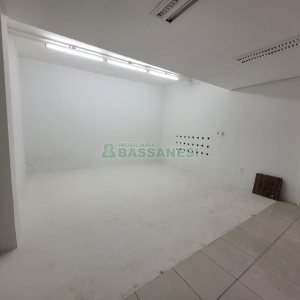 Predio com 400m², 2 vagas, no bairro Santa Catarina em Caxias do Sul para Alugar