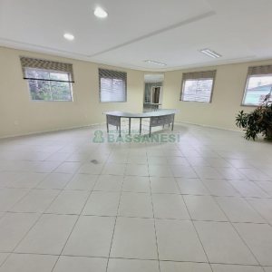 Predio com 400m², 2 vagas, no bairro Santa Catarina em Caxias do Sul para Alugar