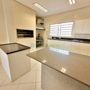 Predio com 400m², 2 vagas, no bairro Santa Catarina em Caxias do Sul para Alugar