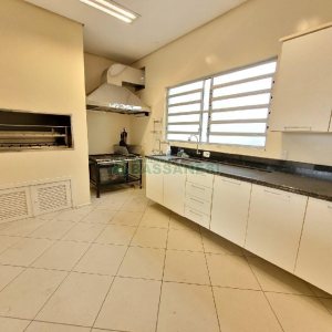 Predio com 400m², 2 vagas, no bairro Santa Catarina em Caxias do Sul para Alugar